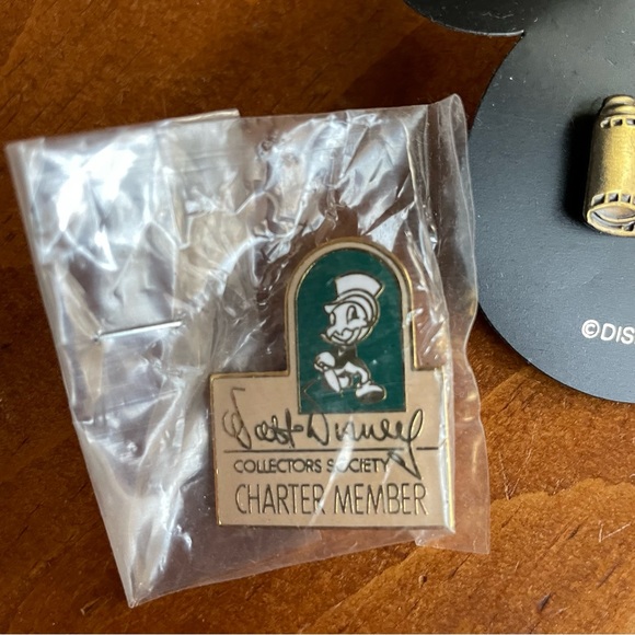 Set of 2-WDCC Disney Collector Charter Member and Disney Signature Scroll Pins - Picture 2 of 5